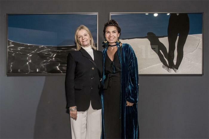La galerista Cecilia Caballero con la artista Teodelina Detry. Fotografía de Pablo Jantus