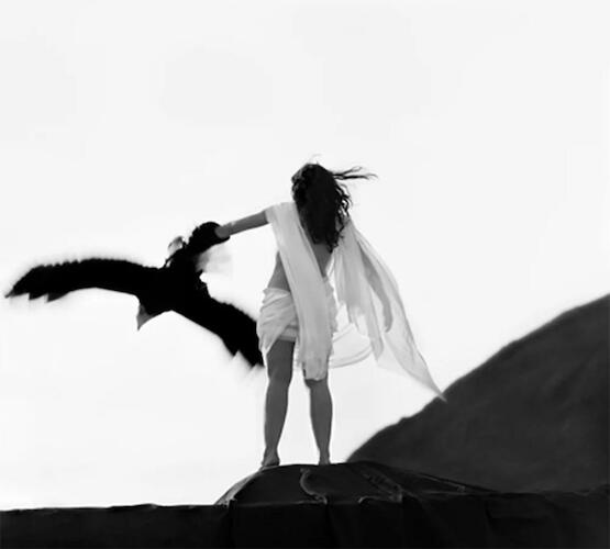 Flor Garduño, Rapto. Foto exhibida en Galería Blanca Berlín de España an BAphoto 2020
