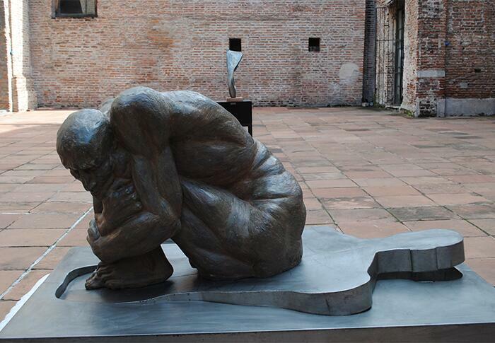 "Vinci/Cuerpo a cuerpo"