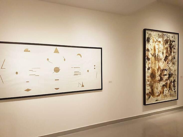 Erik Arazi Ql lapiz dorado sobre papel 110 x 220 com 2019 |  Carlos. Huffmann Luz de la vulgata 180 x 120 cm cm 2019
